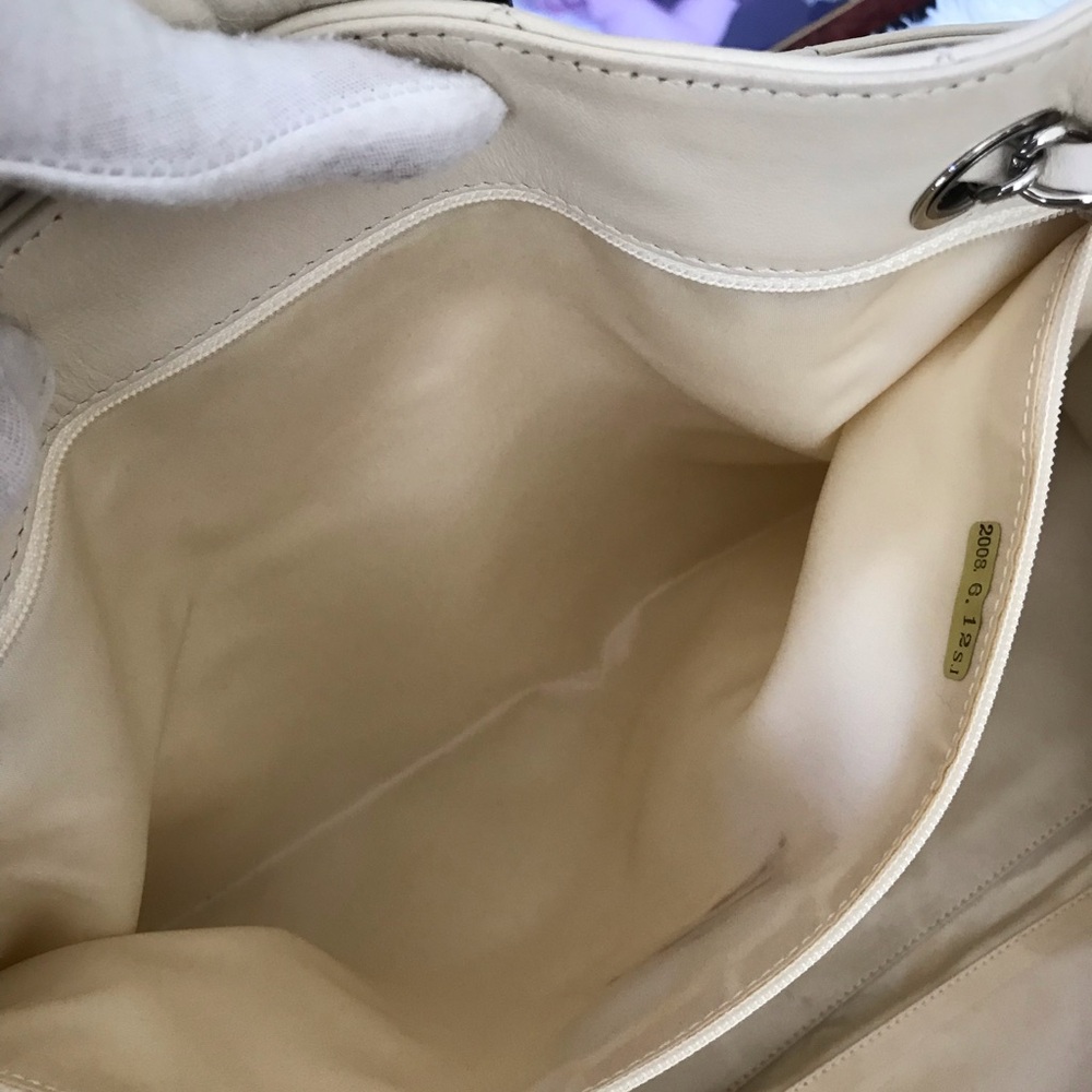 CHANEL Quilted East West Tote Bag Lambskin Silver Harware Cream Color - Picture 7 of 16